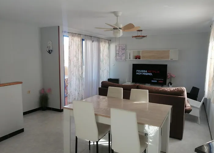 Apartamento En Los Nietos Con Piscina Comunitaria.