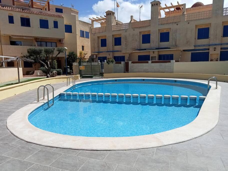 En Nietos Con Piscina Comunitaria.