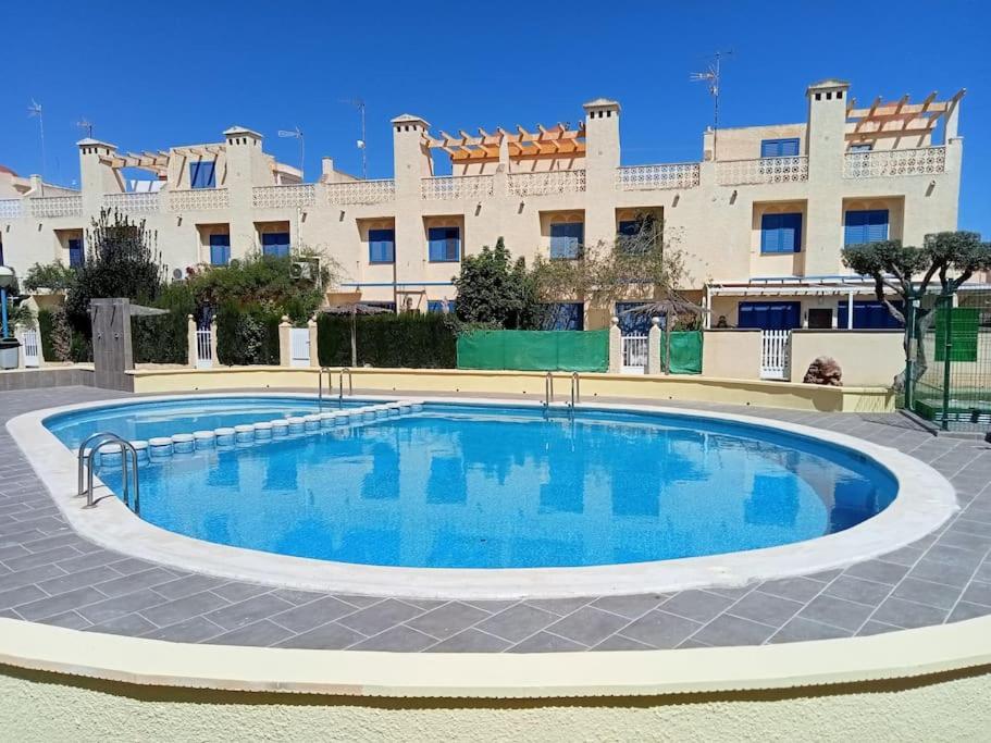 En Nietos Con Piscina Comunitaria.