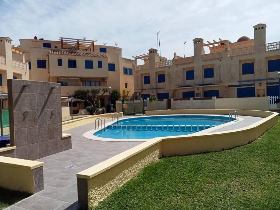 En Nietos Con Piscina Comunitaria. *